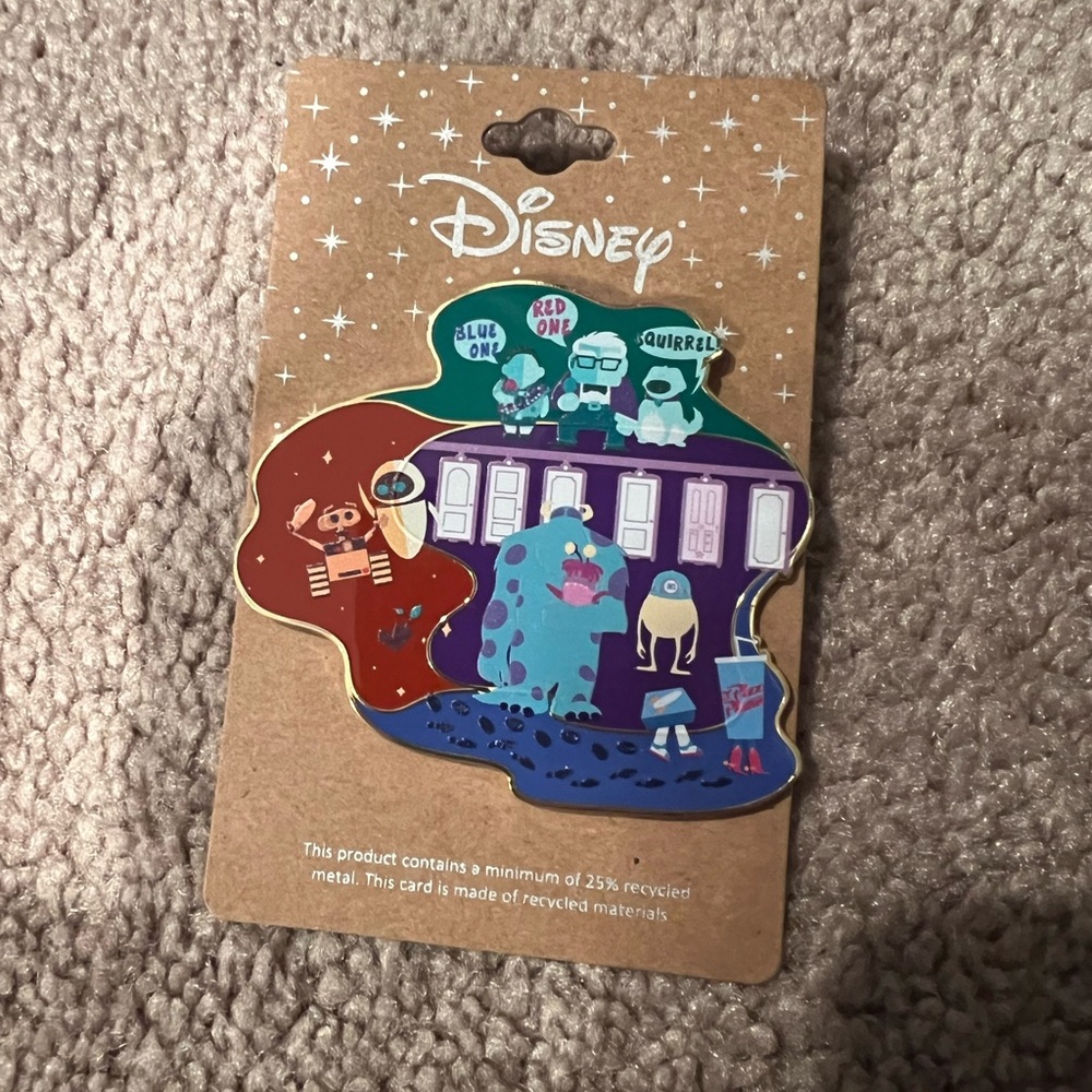 Disney Pixar . Enamel Pin